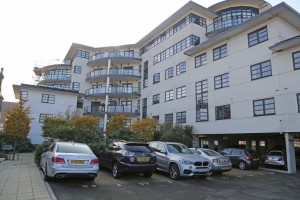 2 bedroom Apartment to rent in Romford