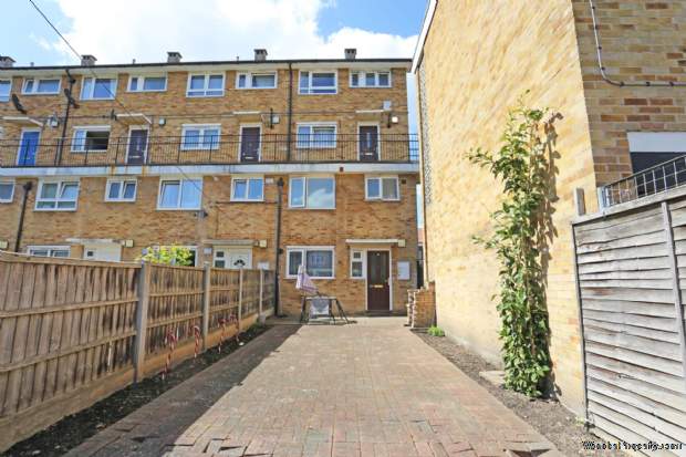 3 bedroom Maisonette for sale in London