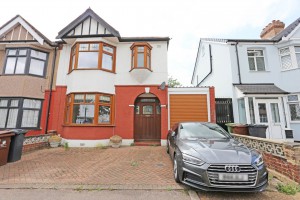 2 bedroom Semi Detached to rent in Romford