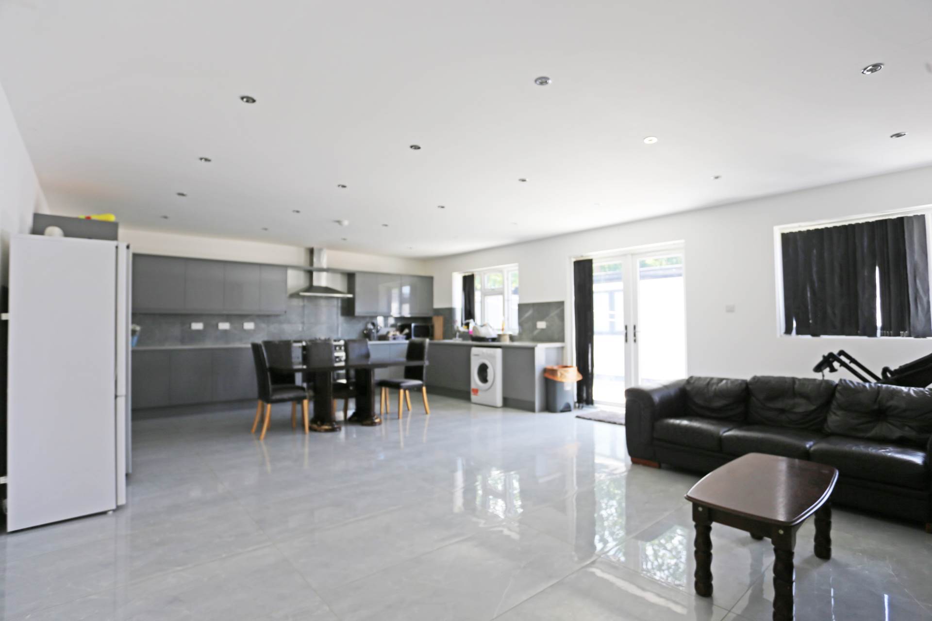 Additional Property Image 8 bedroom End of Terrace to rent in Romford 3