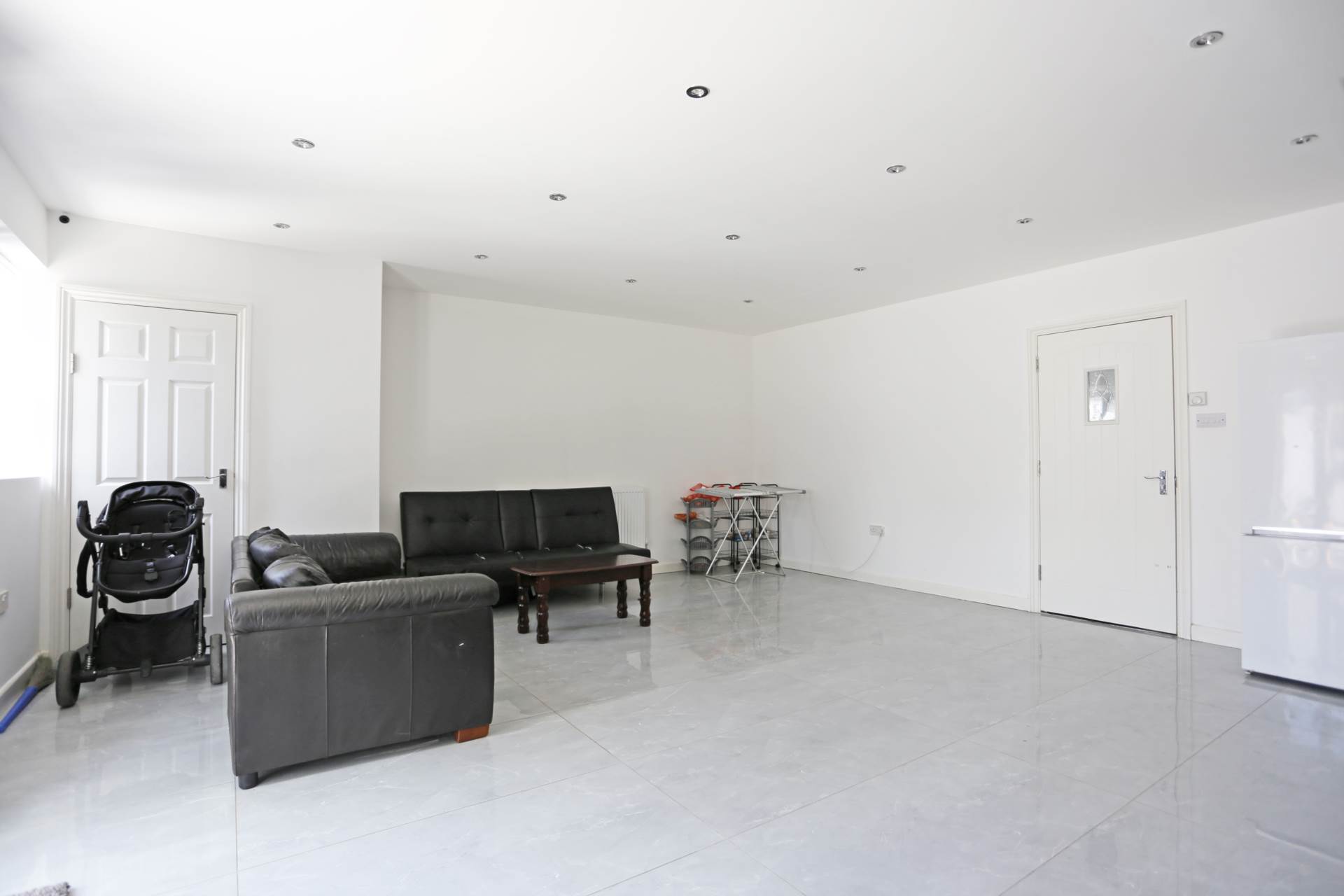 Additional Property Image 8 bedroom End of Terrace to rent in Romford 4