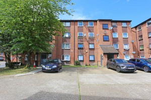 2 bedroom Flat for sale in Barking