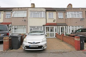 3 bedroom Terraced to rent in Dagenham