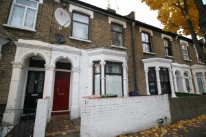 4 bedroom Terraced to rent in London