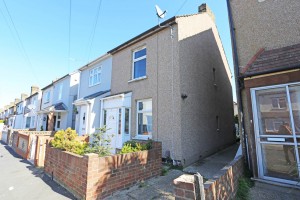2 bedroom Semi Detached for sale in Rainham