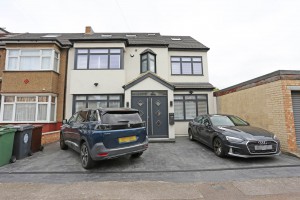 6 bedroom Semi Detached to rent in London