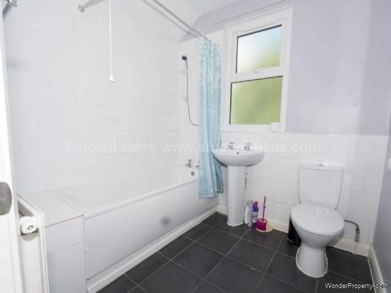 Additional Property Image 4 bedroom House to rent in Salford 8