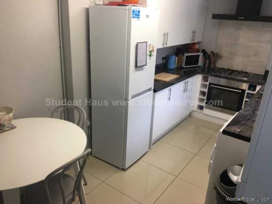 Additional Property Image 3 bedroom House to rent in Salford 2