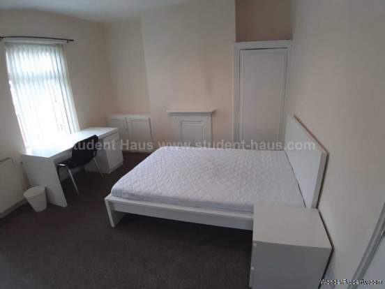 4 bedroom House to rent in Salford