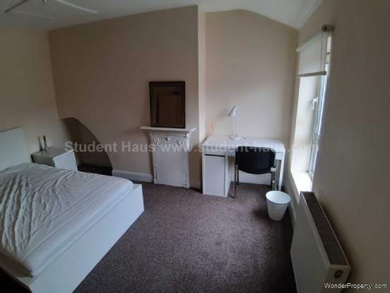 Additional Property Image 4 bedroom House to rent in Salford 10