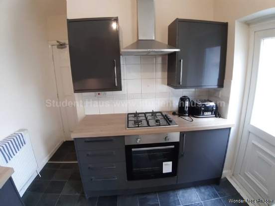 Additional Property Image 4 bedroom House to rent in Salford 16