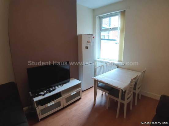 Additional Property Image 4 bedroom House to rent in Salford 17