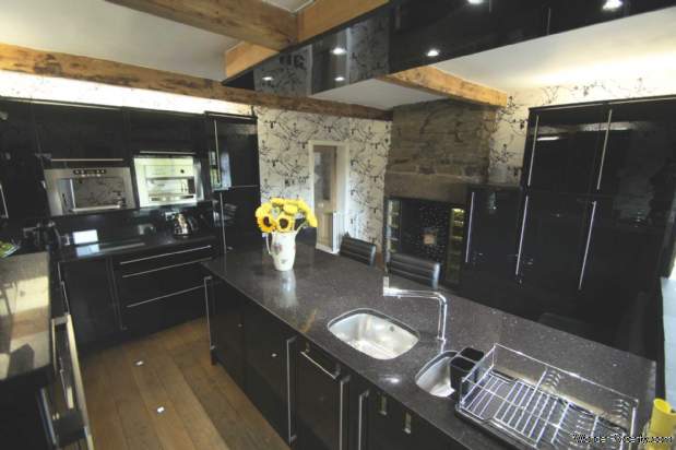 Additional Property Image 2 bedroom Cottage for sale in Bolton 5