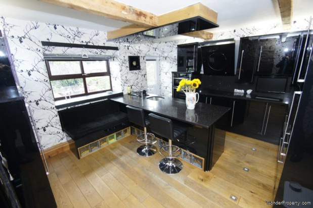 Additional Property Image 2 bedroom Cottage for sale in Bolton 13