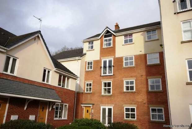 3 bedroom Flat to rent in Bolton