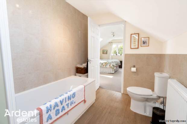Additional Property Image 5 bedroom Chalet for sale in Maldon 19