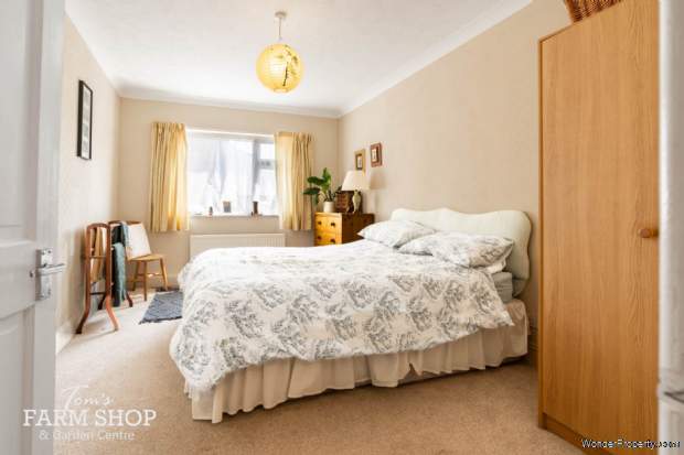 Additional Property Image 5 bedroom Chalet for sale in Maldon 12