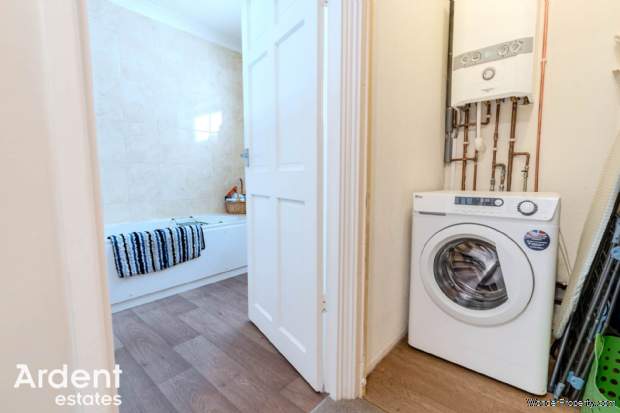 Additional Property Image 5 bedroom Chalet for sale in Maldon 13
