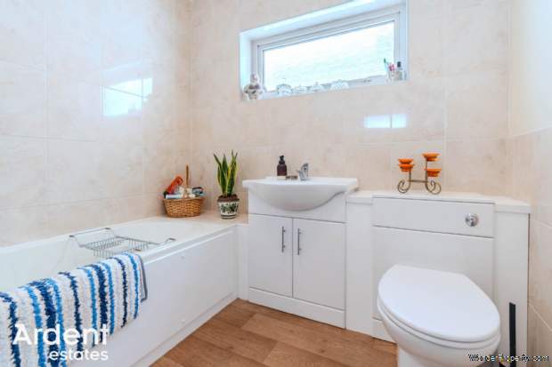 Additional Property Image 5 bedroom Chalet for sale in Maldon 14