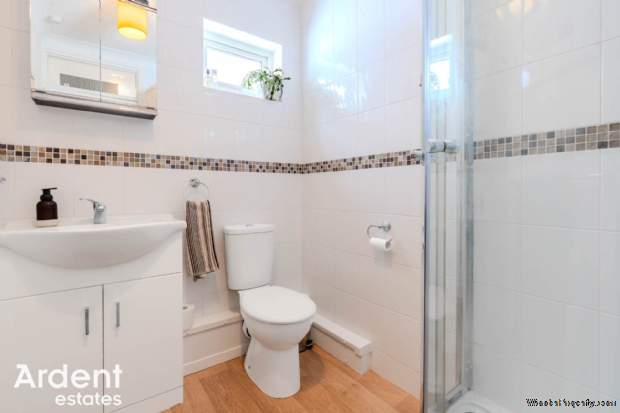 Additional Property Image 5 bedroom Chalet for sale in Maldon 7