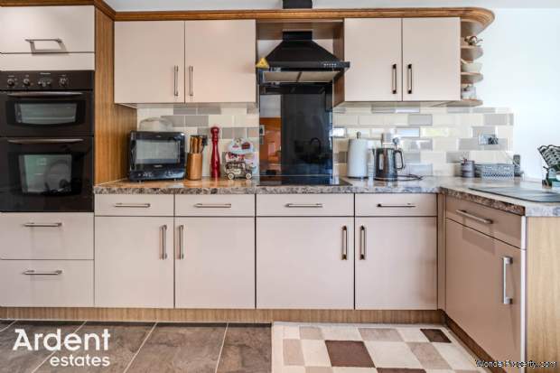 Additional Property Image 4 bedroom Bungalow for sale in Witham 11