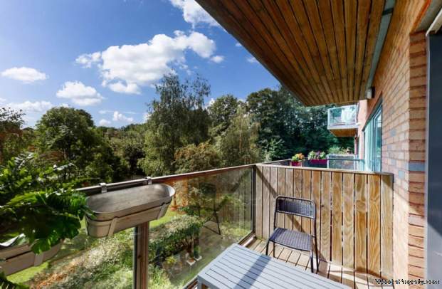 2 bedroom Apartment to rent in London