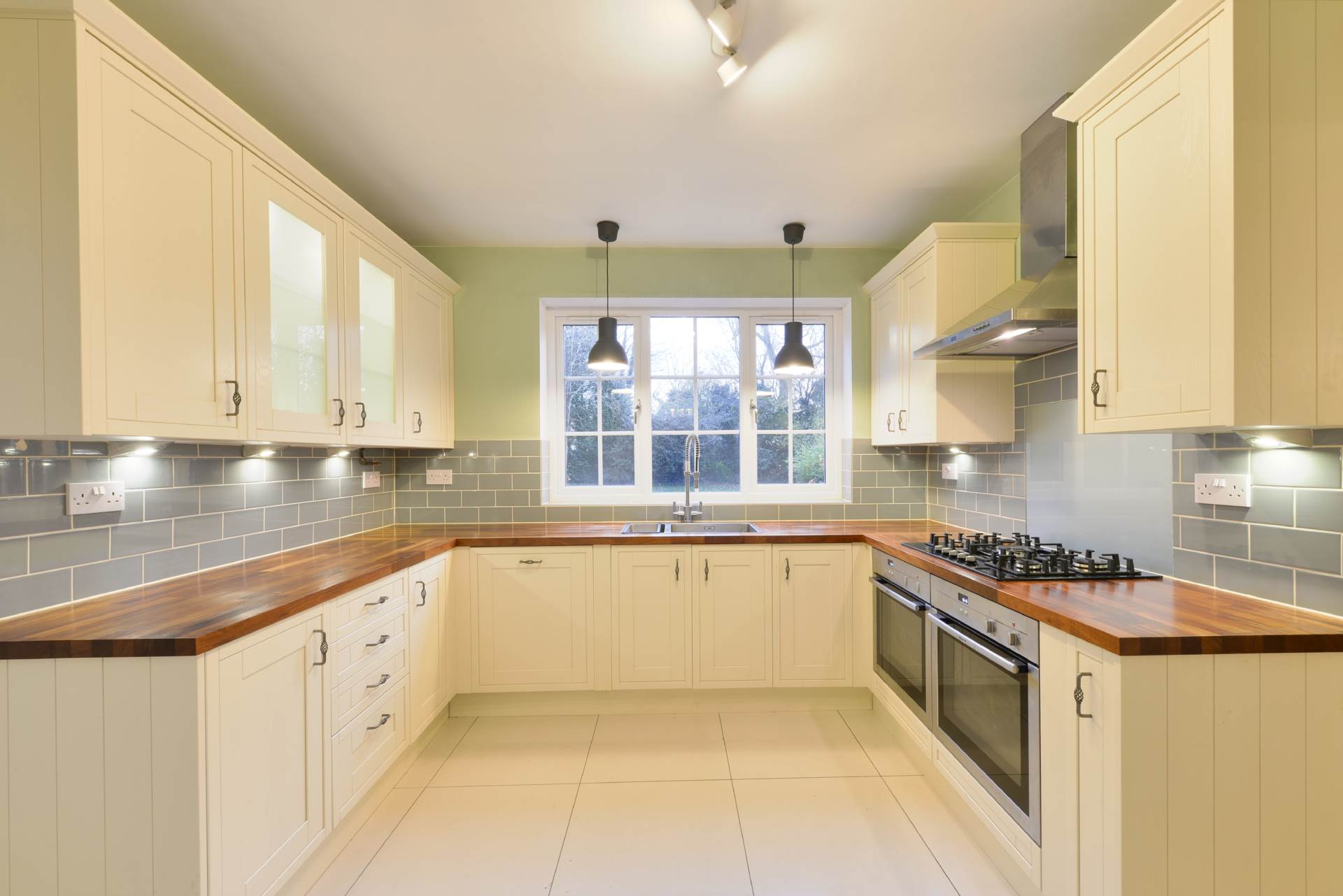 Additional Property Image 4 bedroom Detached to rent in Epsom 3