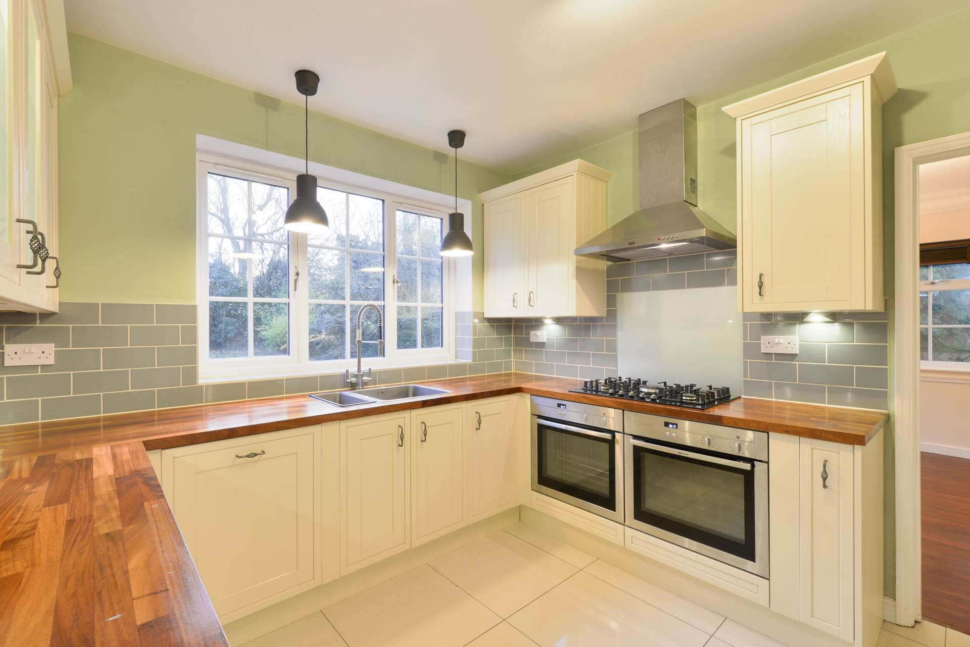 Additional Property Image 4 bedroom Detached to rent in Epsom 4