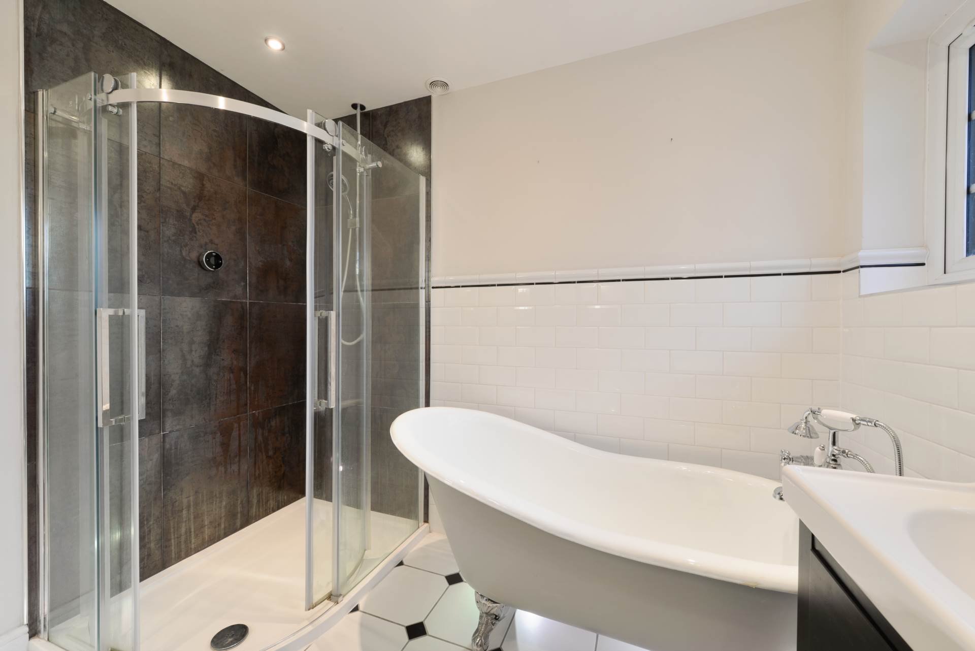 Additional Property Image 4 bedroom Detached to rent in Epsom 16