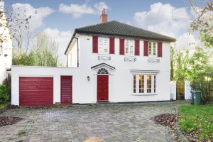 4 bedroom Detached to rent in Epsom