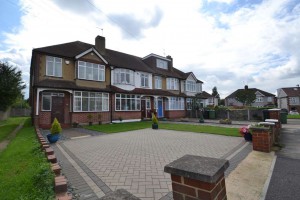 3 bedroom End of Terrace to rent in Worcester Park