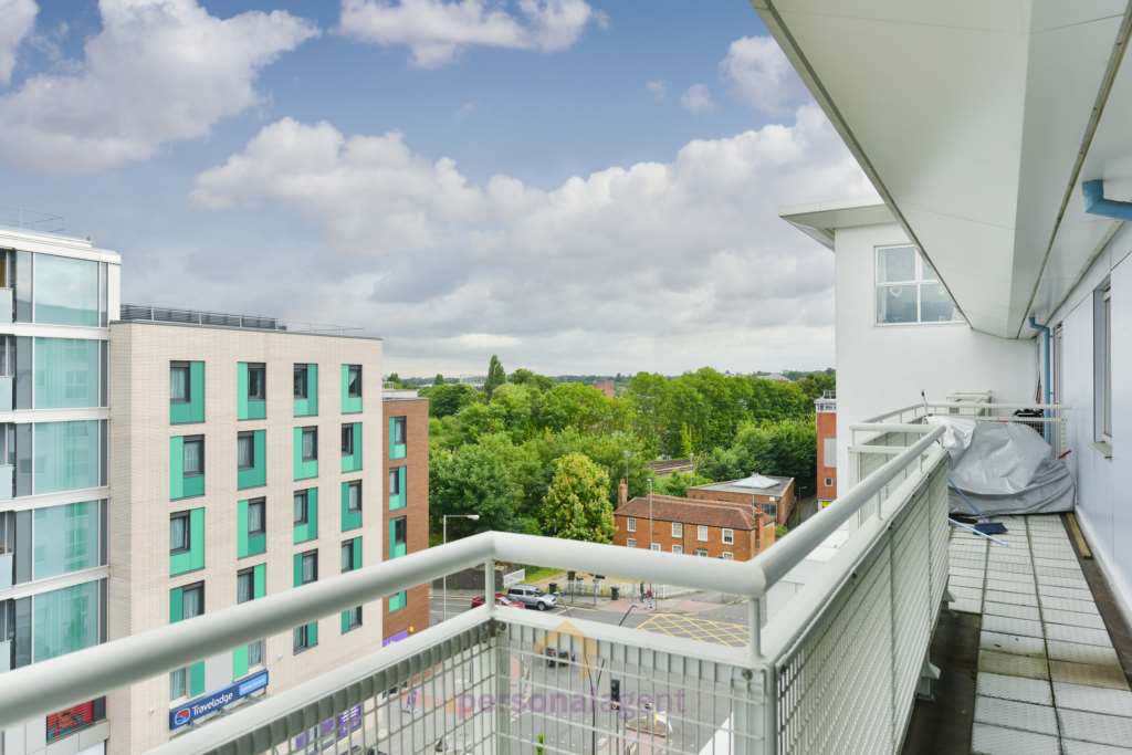 2 bedroom Apartment to rent in Epsom