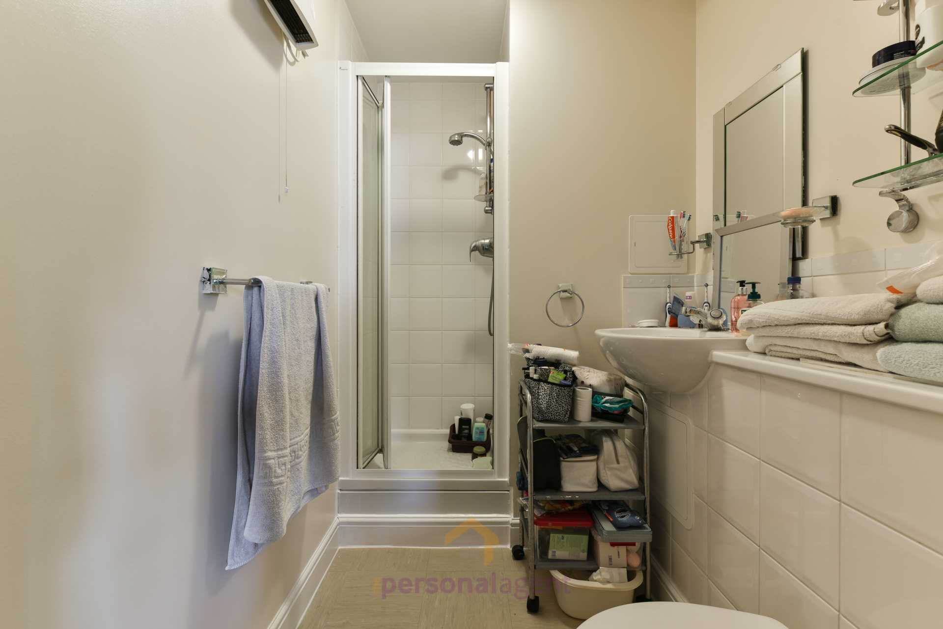 Additional Property Image 2 bedroom Apartment to rent in Epsom 6