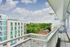 2 bedroom Apartment to rent in Epsom