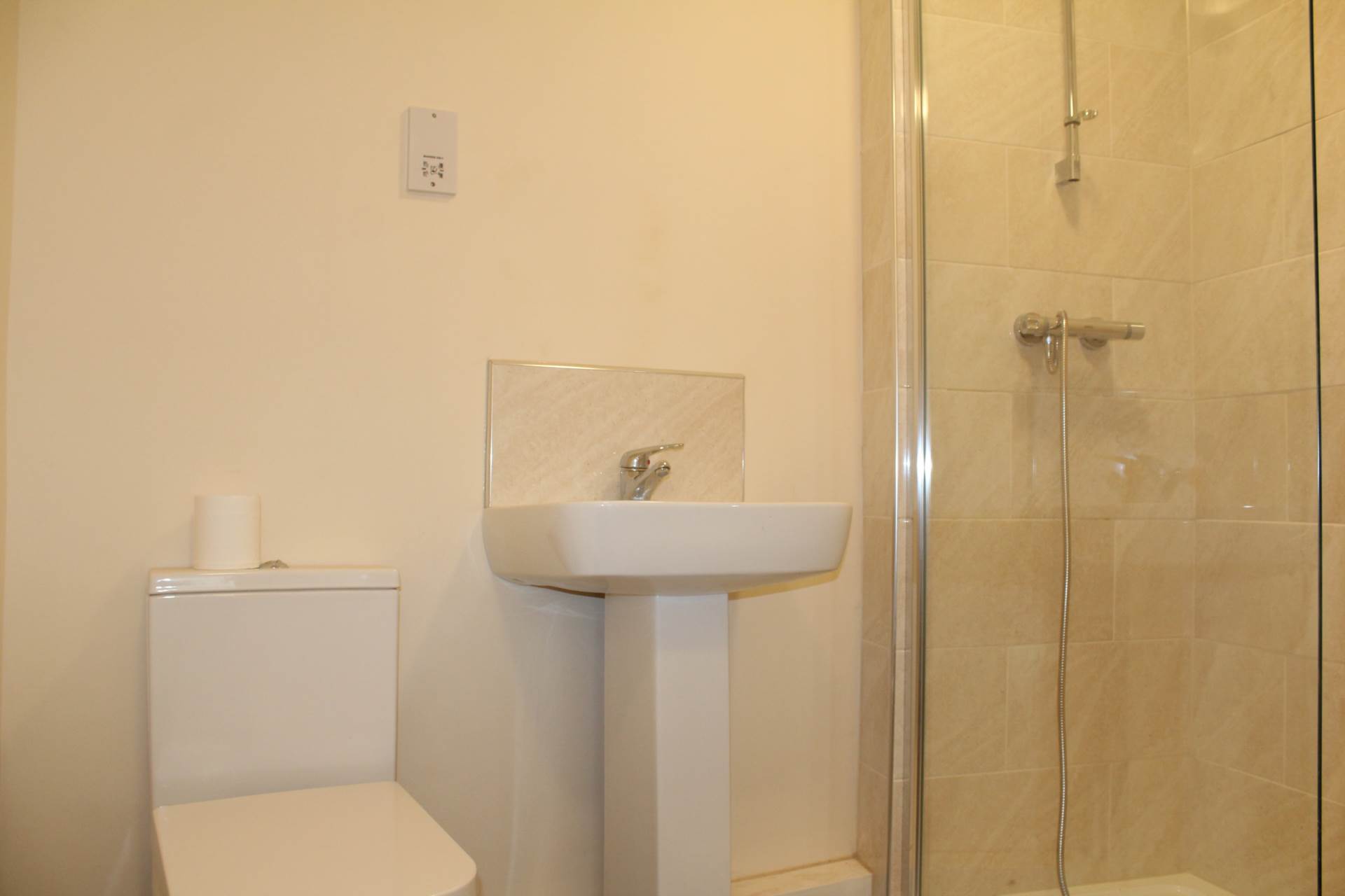 Additional Property Image 1 bedroom Flat to rent in Epsom 6