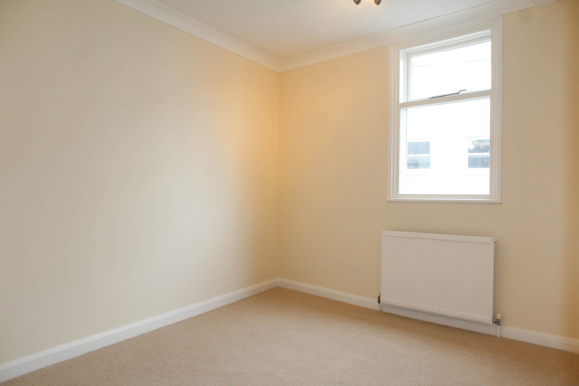 Additional Property Image 1 bedroom Flat to rent in Epsom 9