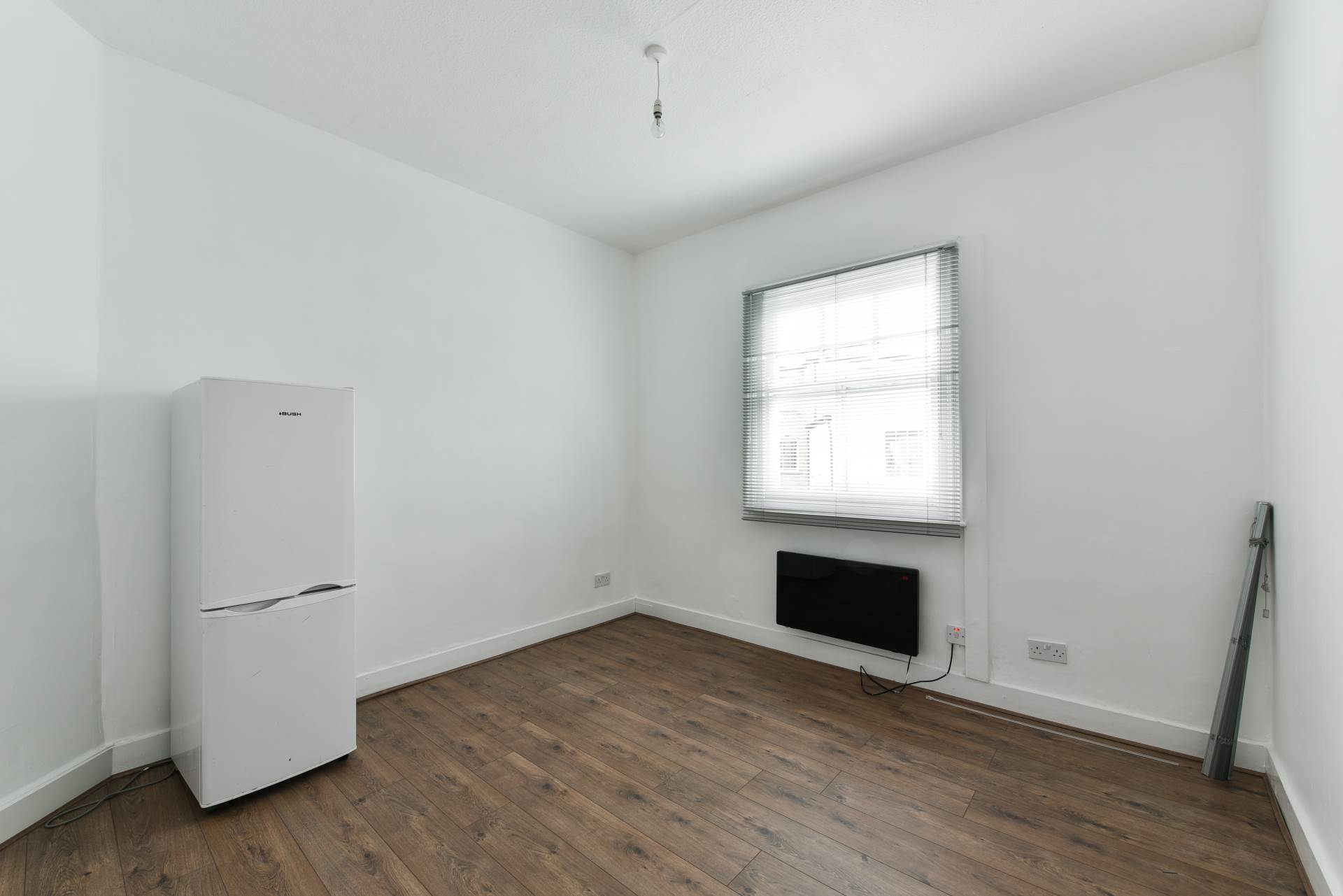Additional Property Image 2 bedroom Apartment to rent in Epsom 5