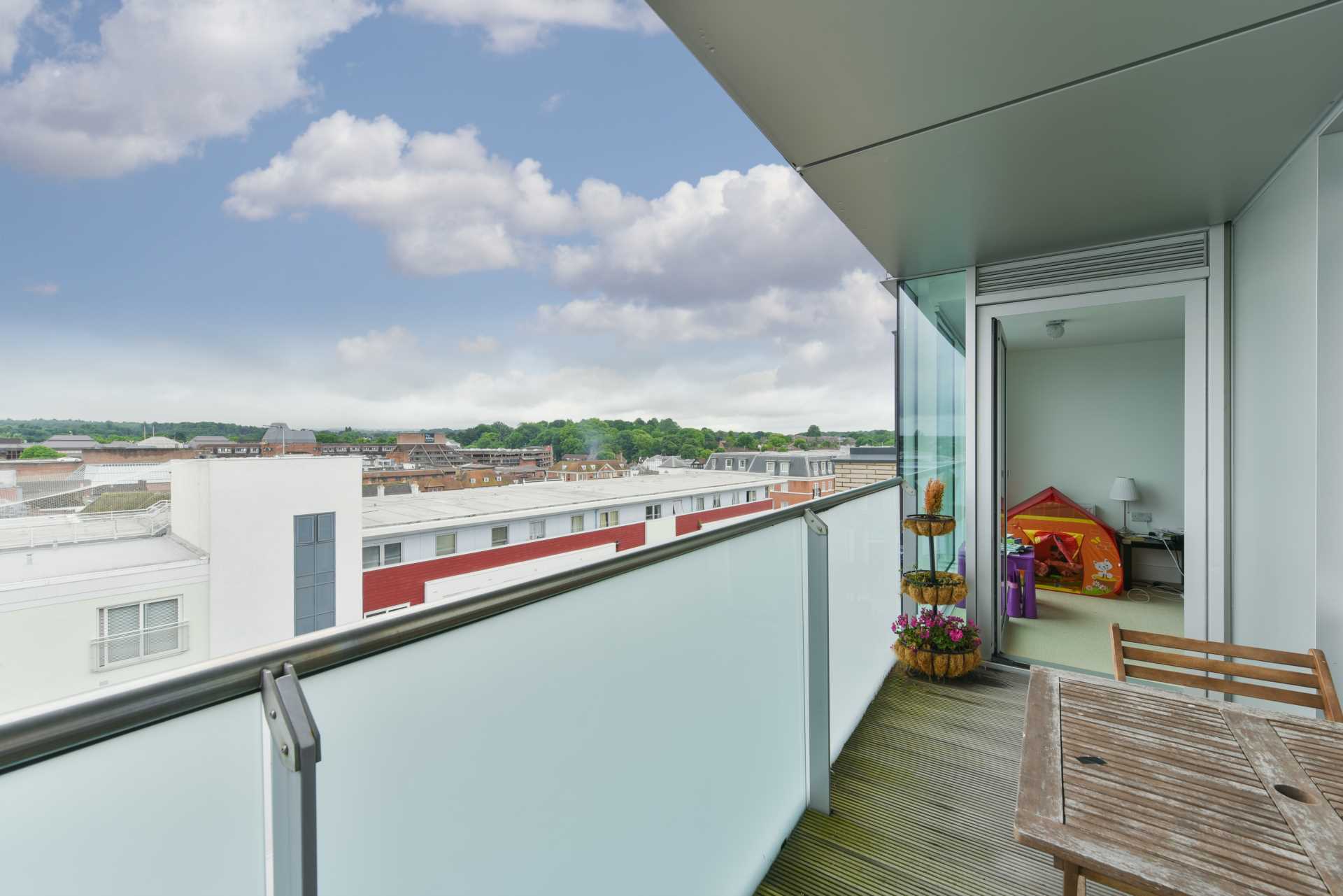 2 bedroom Apartment to rent in Epsom