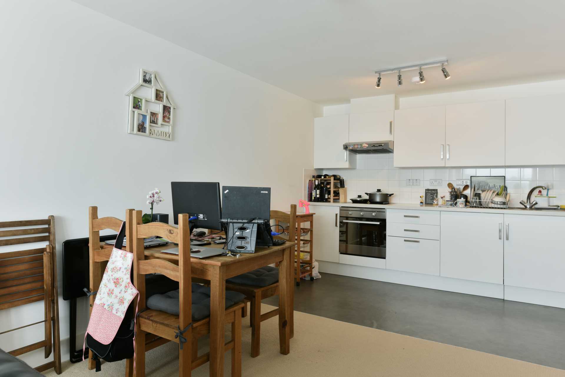 Additional Property Image 2 bedroom Apartment to rent in Epsom 5