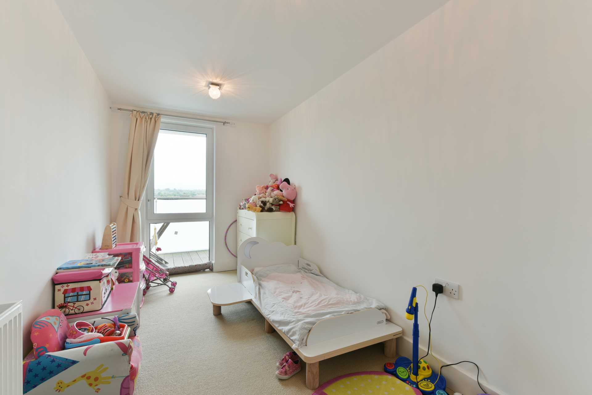 Additional Property Image 2 bedroom Apartment to rent in Epsom 9
