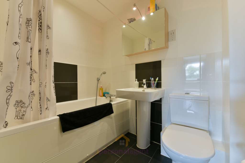 Additional Property Image 2 bedroom Apartment to rent in Epsom 8