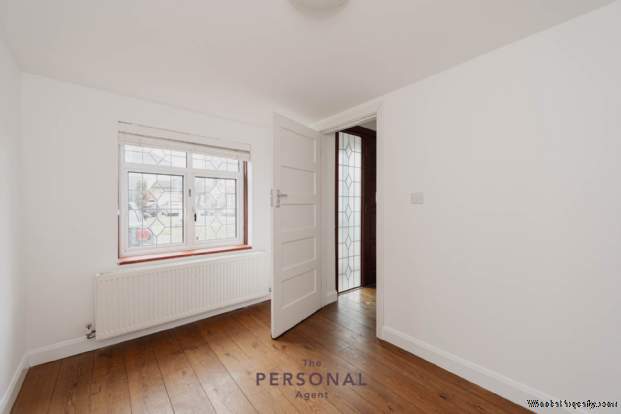 Additional Property Image 4 bedroom Detached to rent in Epsom 3