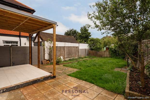 Additional Property Image 4 bedroom Detached to rent in Epsom 12