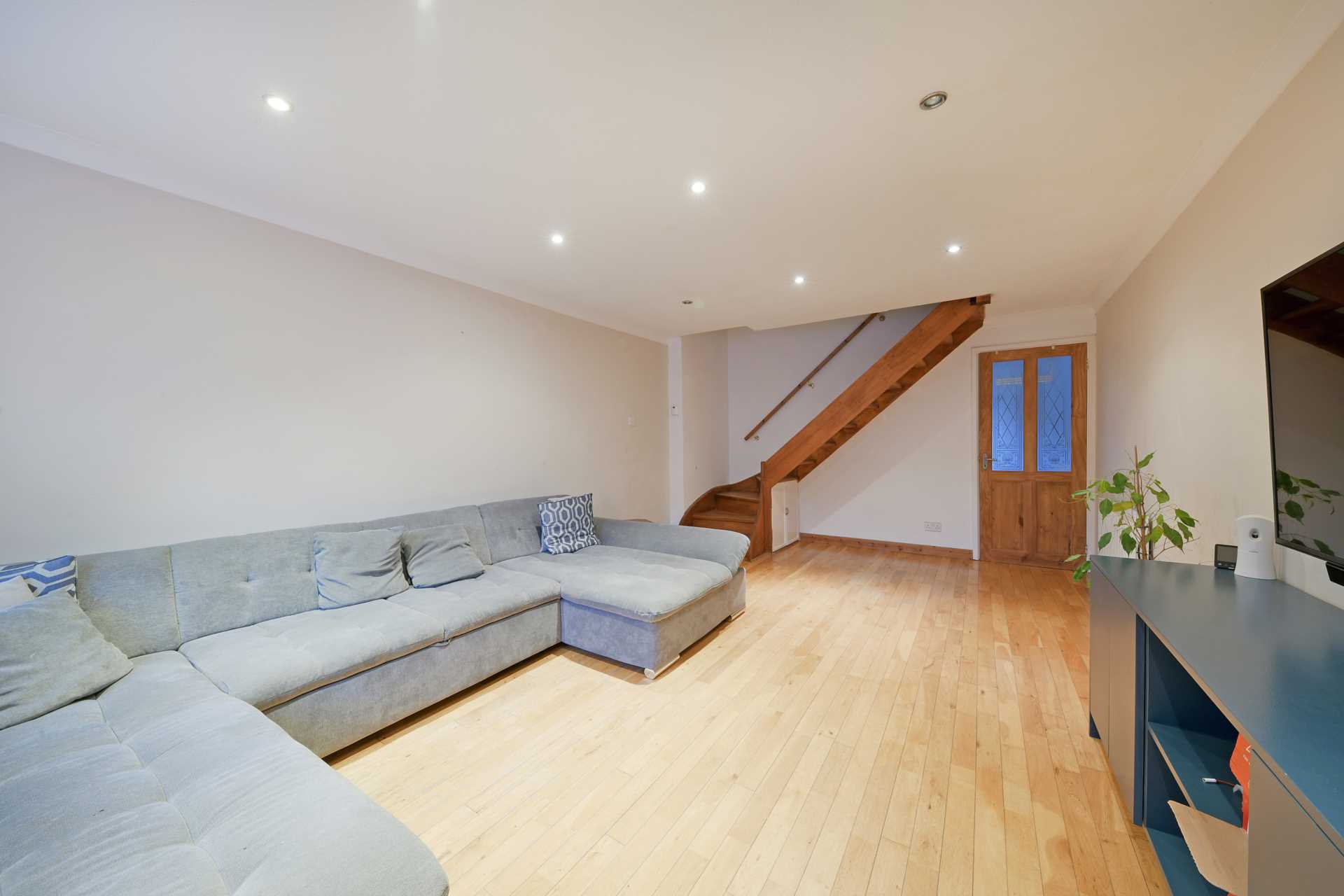 Additional Property Image 2 bedroom Terraced to rent in Epsom 2