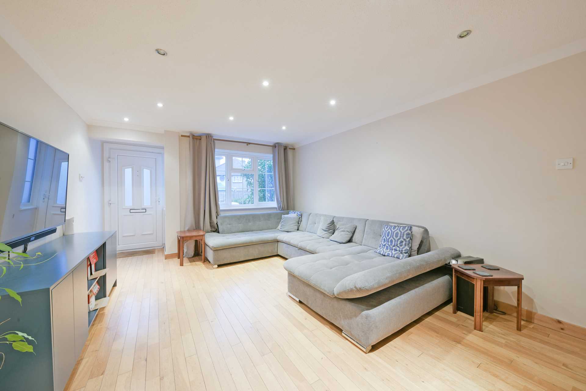 Additional Property Image 2 bedroom Terraced to rent in Epsom 4