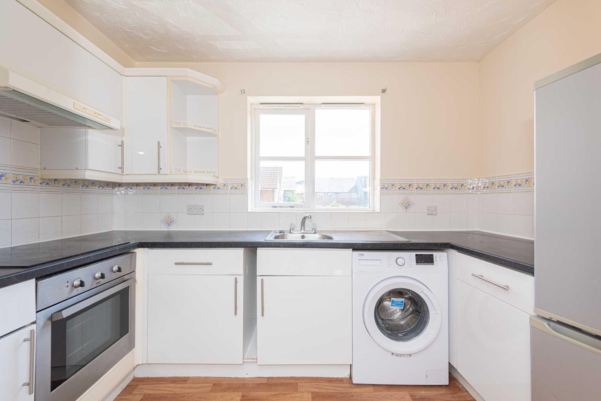 Additional Property Image 2 bedroom Apartment to rent in Epsom 4