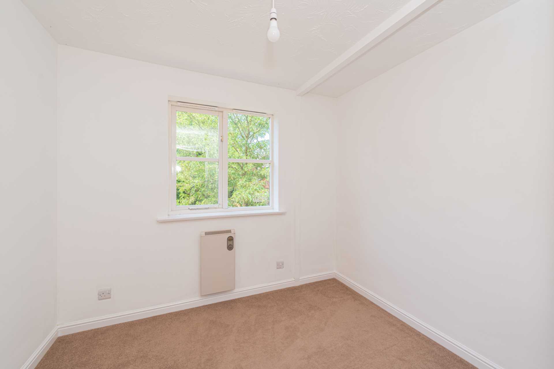 Additional Property Image 2 bedroom Apartment to rent in Epsom 5