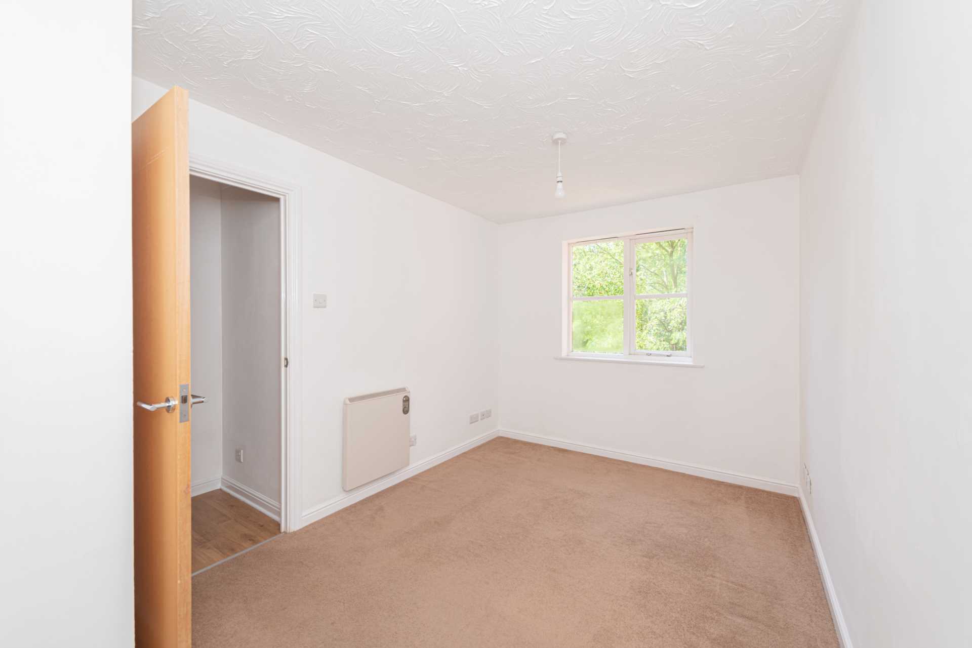 Additional Property Image 2 bedroom Apartment to rent in Epsom 6
