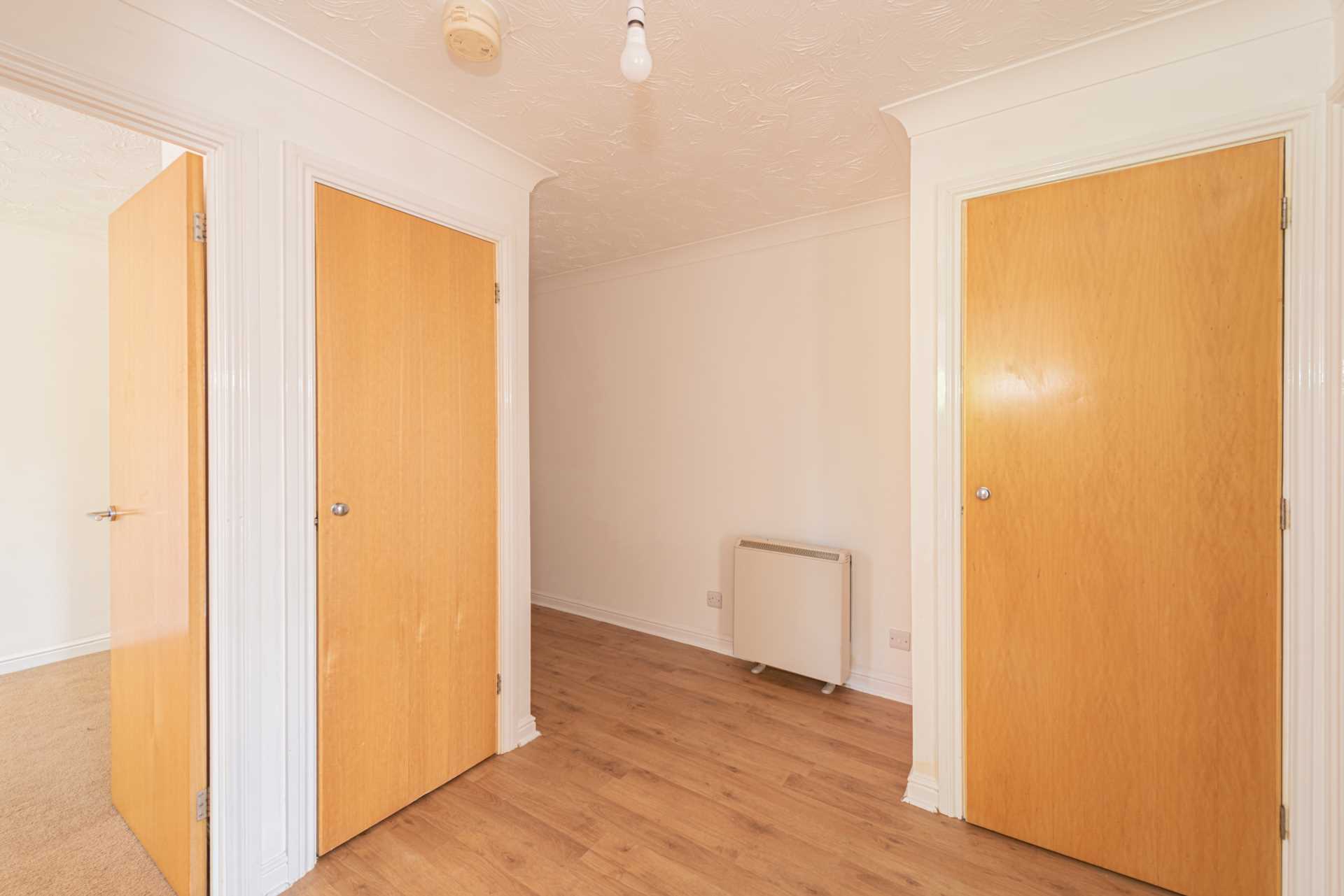 Additional Property Image 2 bedroom Apartment to rent in Epsom 8