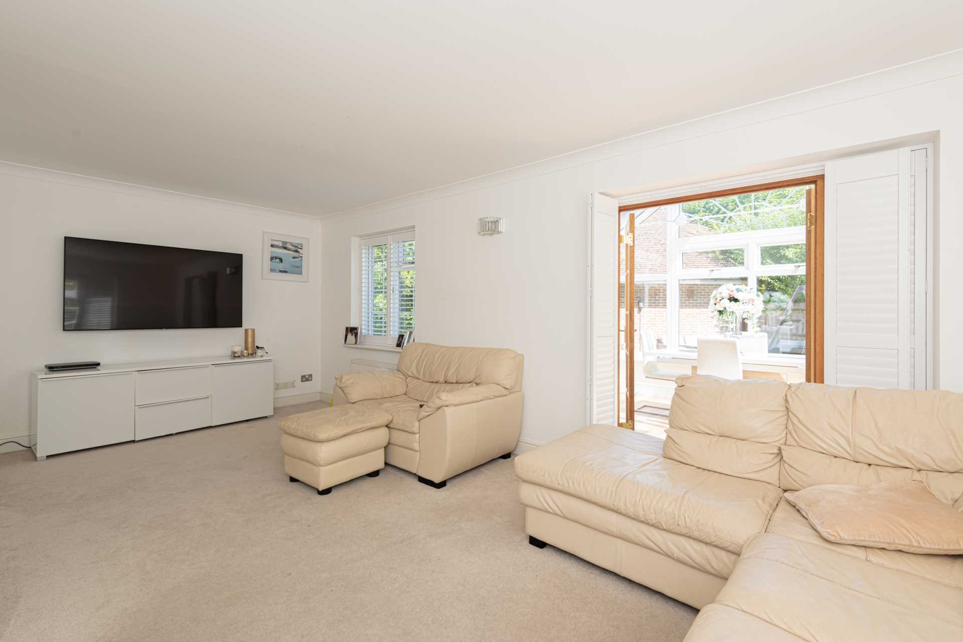 Additional Property Image 4 bedroom Detached to rent in Epsom 3